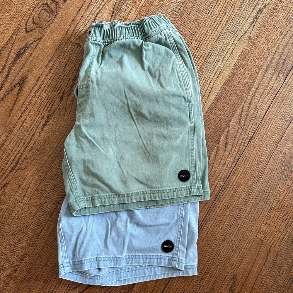 RVCA MENS SHORTS SIZE SMALL 2 pairs